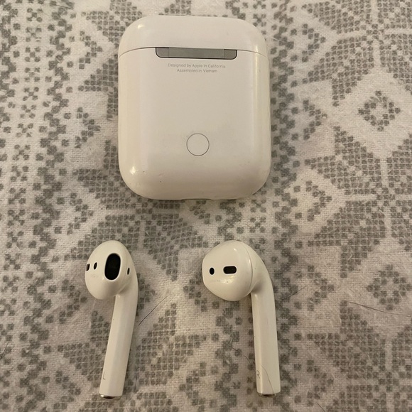 Airpods 1st Gen - Picture 3 of 6